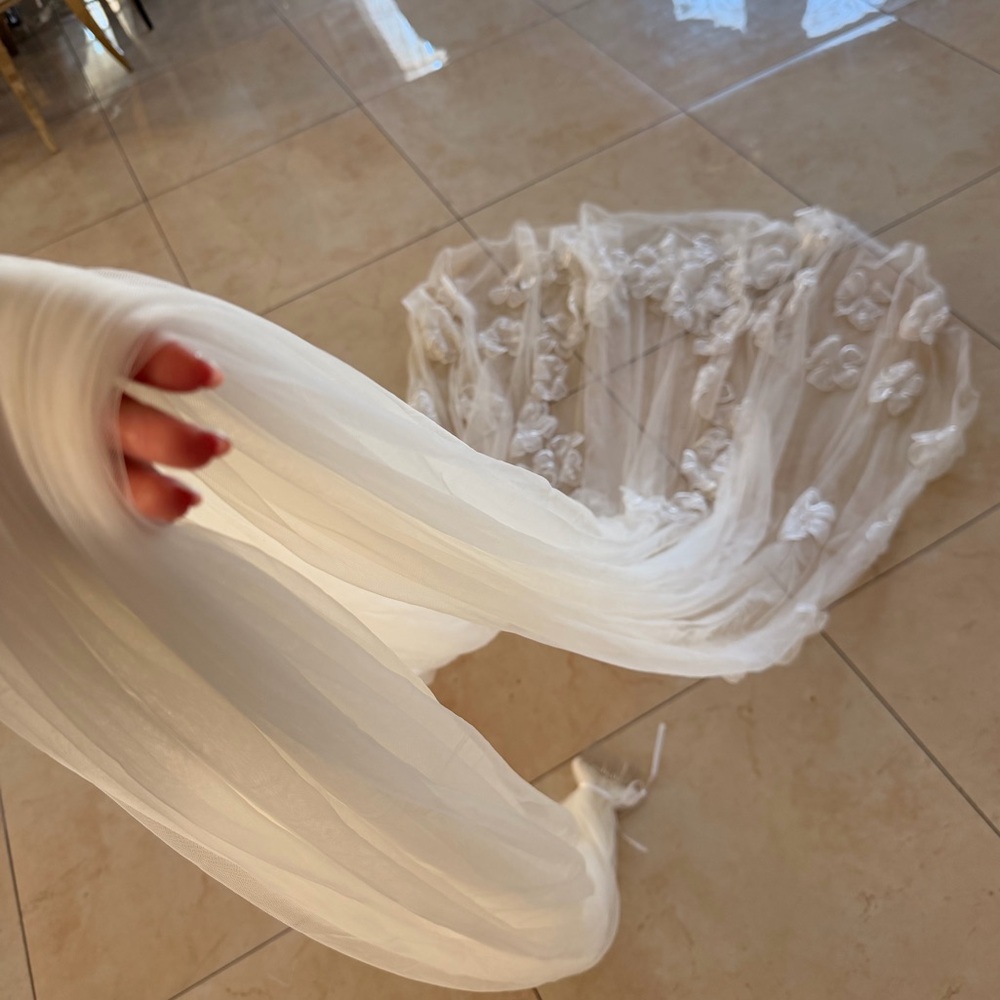 Galia Lahav wedding gown - Picture 4 of 4